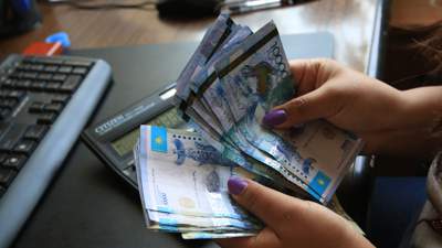 Банки Казахстана уже начали выплачивать компенсации по депозитам