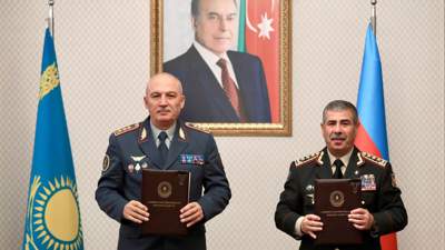 Министр обороны Казахстана прибыл с визитом в Азербайджан