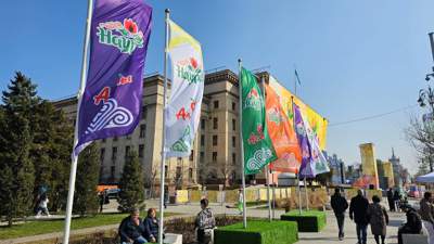 Алматинцы отмечают Наурыз: На площади "Астана" с самого утра началась праздничная торговля