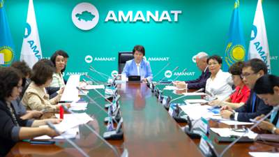 В Amanat обсудили вопросы выплат детям из Нацфонда