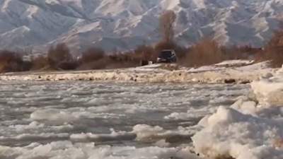В Кыргызстане замерзло озеро Иссык-Куль