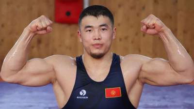 Кыргызский борец Акжол Махмудов стал двукратным чемпионом мира