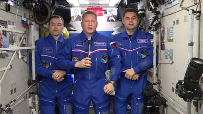 Космонавты поздравили россиян с 9 Мая С МКС