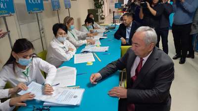 Жигули Дайрабаев проголосовал на выборах президента Казахстана