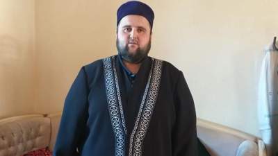 Имама, на которого напали в мечети с ножом, выписали из больницы