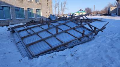 Ветер снес крышу школы в Павлодарской области
