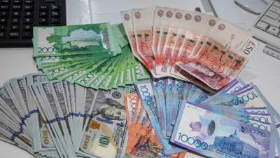 доллары, евро, рубли, обменный пункт