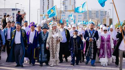 Свыше тысячи человек-участников собрал парад национальных костюмов в Атырау