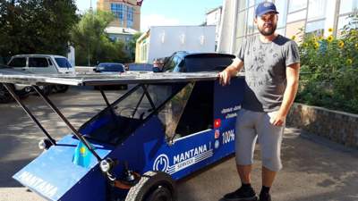 Казахстанец путешествует по всей стране на солнцемобиле