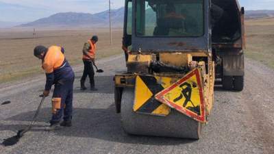 Странный ремонт дороги в Алматинской области удивил казахстанцев