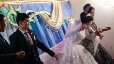 Жених ударил невесту за победу, Узбекистан 