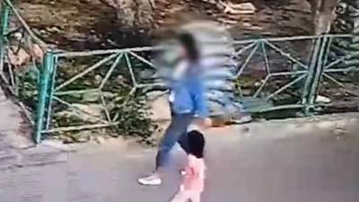  женщина снимала золотые серьги с детей в Шымкенте 