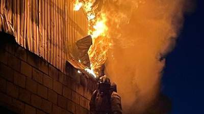 Крупный пожар вспыхнул в производственном цехе в Актобе