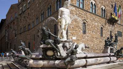 Турист из Германии повредил фонтан XVI века ради селфи