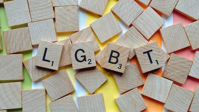 Премьер-министр Японии уволил помощника за высказывания против ЛГБТ