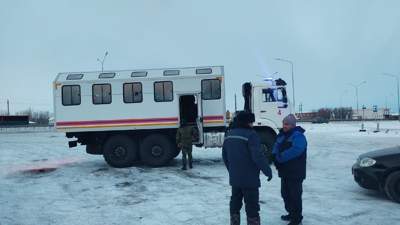Столичные спасатели эвакуировали граждан Таджикистана с трассы Астана-Кокшетау