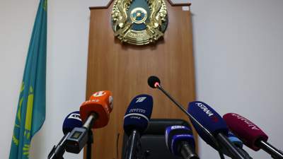 В суде Павлодара сельский аким извинился на камеру перед избитым им мужчиной