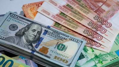 сколько валюты купили казахстанцы в апреле
