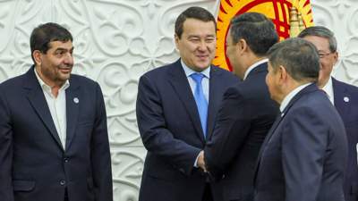 Смаилов передал президенту Кыргызстана приветствие от Токаева, фото - Новости Zakon.kz от 26.10.2023 11:09
