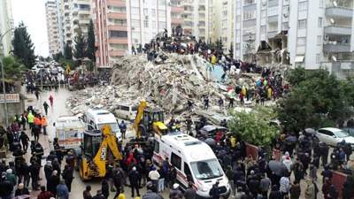 Землетрясение в Турции: в районе катастрофы идет стрельба