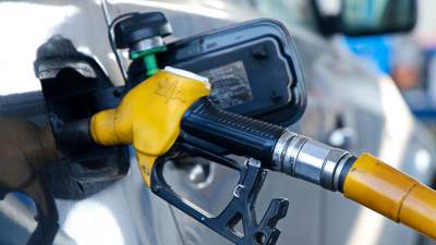 Индекс бензина: сколько литров можно купить на среднюю зарплату казахстанца