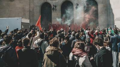 протесты в Париже