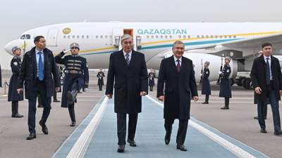 Токаев прибыл с госвизитом в Узбекистан