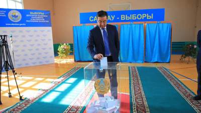 Аким Абайской области на выборах пожелал удачи всем кандидатам