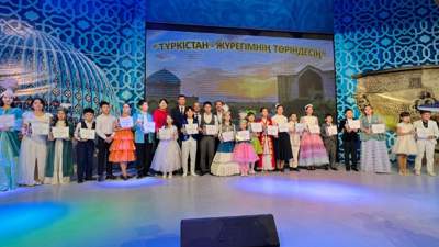В Туркестане прошел конкурс патриотической песни