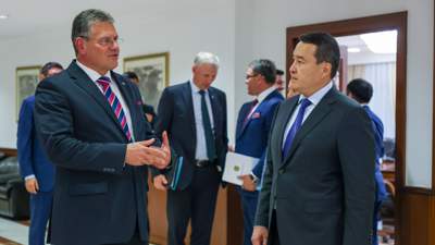 Алихан Смаилов, Марош Шефчович