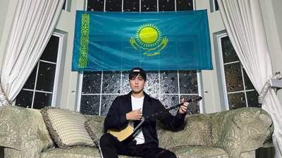Димаш вывесил флаг Казахстана в США 