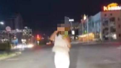 Блогершу оштрафовали за танец посреди дороги в Шымкенте