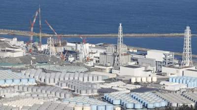 Hезервуары для хранения очищенной воды на атомной электростанции Фукусима-1