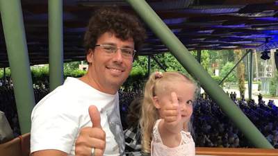 Максим Галкин опубликовал архивное видео с дочкой в платье от Юдашкина