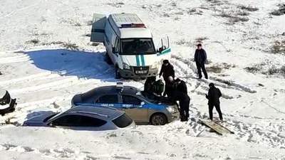 В Шымкенте рядом с оживленной трассой нашли обмороженное тело мужчины