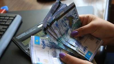 Минимальную зарплату в Казахстане повысят до 85 тысяч тенге