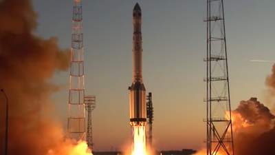 C космодрома Байконур стартовала ракета "Протон-М" со спутником-ретранслятором