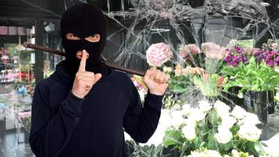 В прокуратуре Шымкента сделали заявление о "сыне прокурора" в цветочном магазине