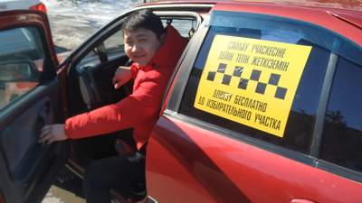 в Петропавловске таксист бесплатно возит горожан на избирательные участки
