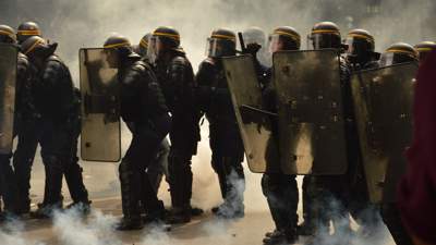 В Тбилиси полиция применила слезоточивый газ и водомет для разгона протестующих
