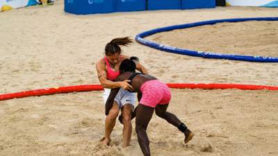 Женская пляжная борьба может появиться в программе летней Олимпиады-2028