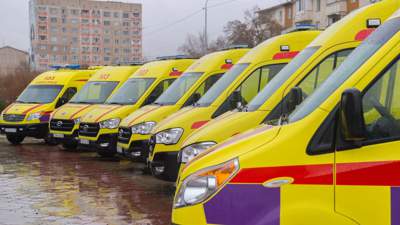 В Алматинской области медикам вручили ключи от новых машин