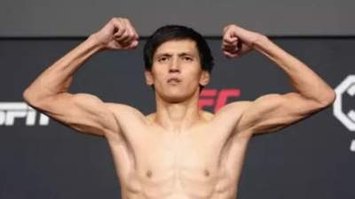 Казахстанский боец Азат Максум прокомментировал свою победу в дебютном поединке в UFC