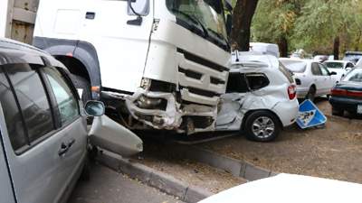Массовое ДТП с грузовиком произошло в Алматы