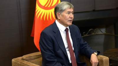 Бывшего президента Кыргызстана доставили в суд на скорой помощи