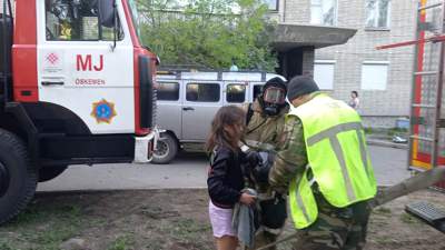 Двух детей госпитализировали после крупного пожара в многоэтажке Усть-Каменогорска
