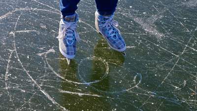 Ледниковый период: астанчанин передвигается по городу на коньках