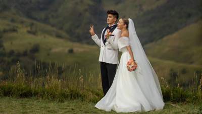 Казахстанские блогеры-миллионики устроили свадебную фотосессию спустя 8 лет брака