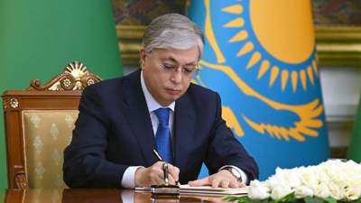 ҚР президенті, президент жарлығы, мемлекеттік аппарат қызметі