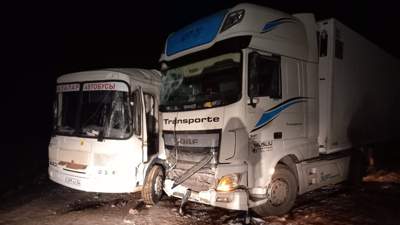 Смертельное ДТП с участием школьного автобуса и грузовика произошло в Актюбинской области